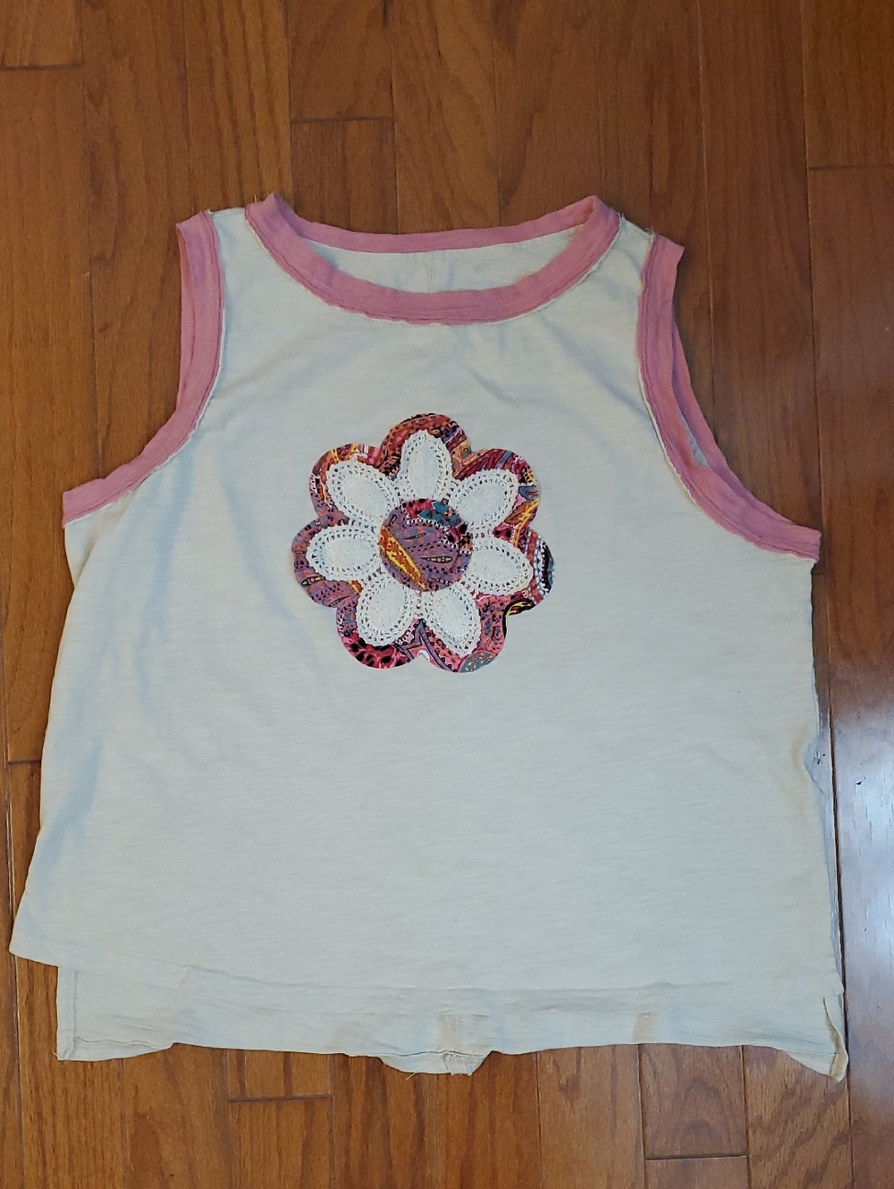 Bohemela White and Pink Sleeveless Top with Floral Patch, M, 100% Cotton. 🌸🌸